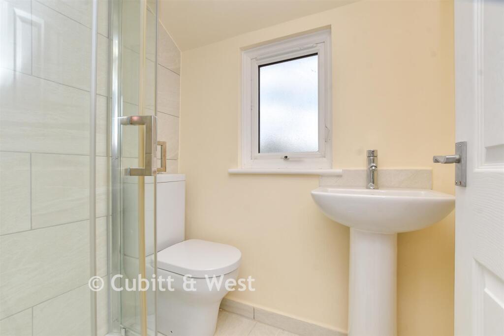 House in Sutton - View 5