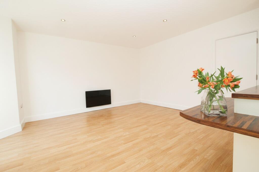 Apartment in Todmorden, Salford - More