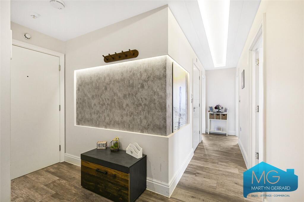 Freshfield Drive, Southgate, N14 photo 3