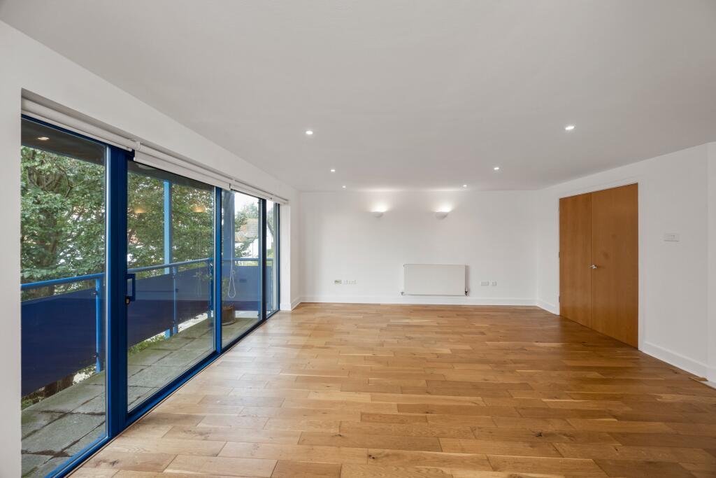 Apartment in Brighton - View 4