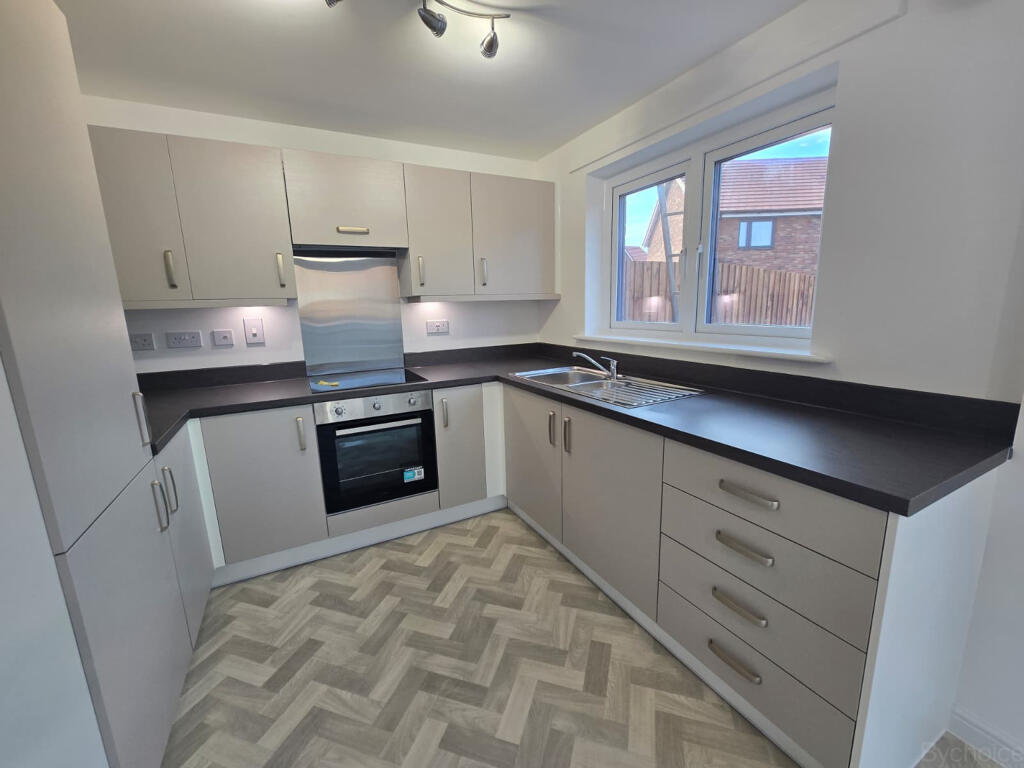 Phillips Crescent, Martlesham Heath, Ipswich, Suffolk photo 3