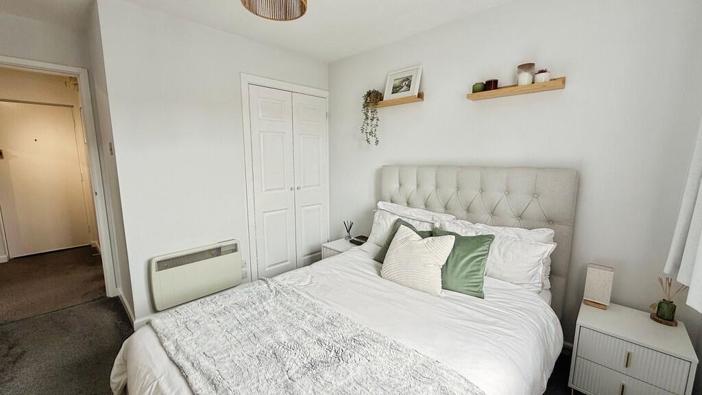 Apartment in Westbury, Leigh Park - More