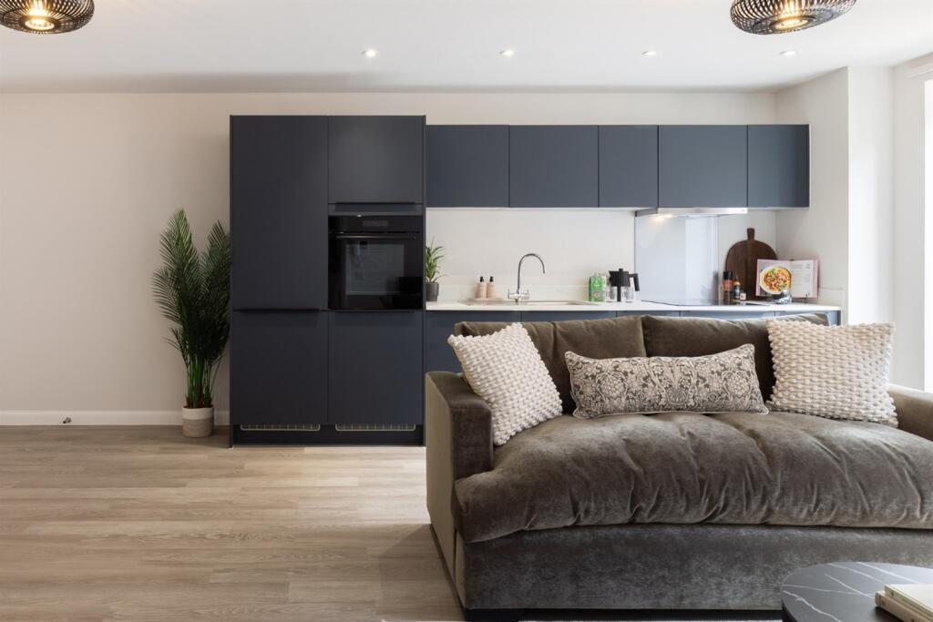House in Leeds, Kirkstall - More