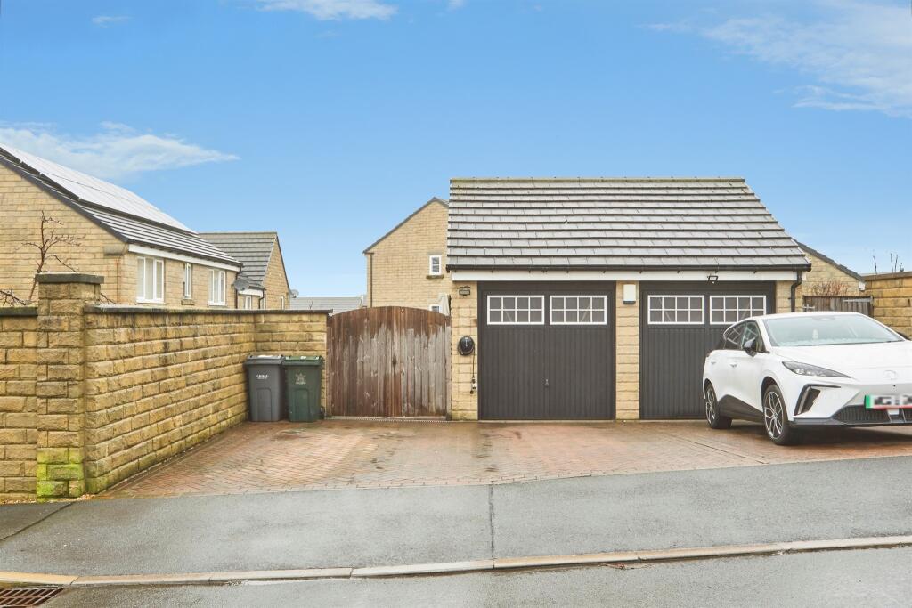 House in Bradford, Wilsden - More