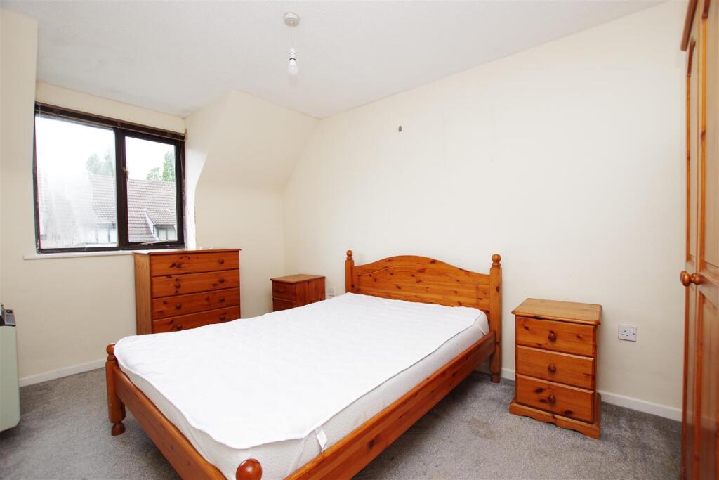 Apartment in Swindon, South Swindon - More