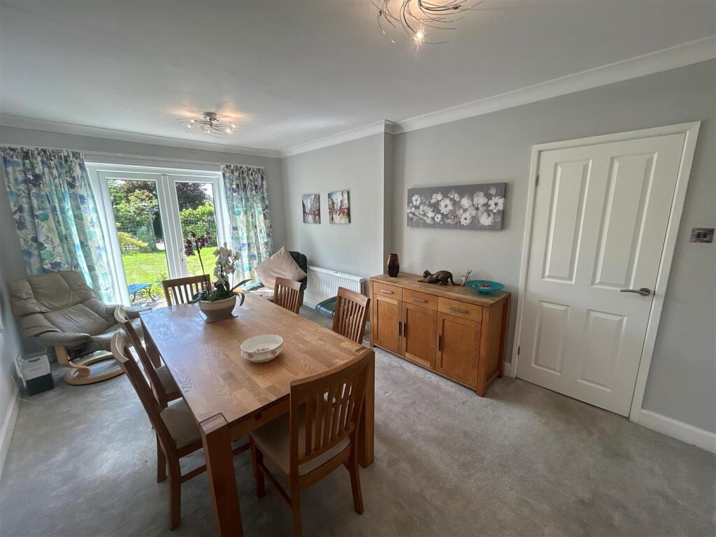 Newhall Avenue, Heald Green photo 4