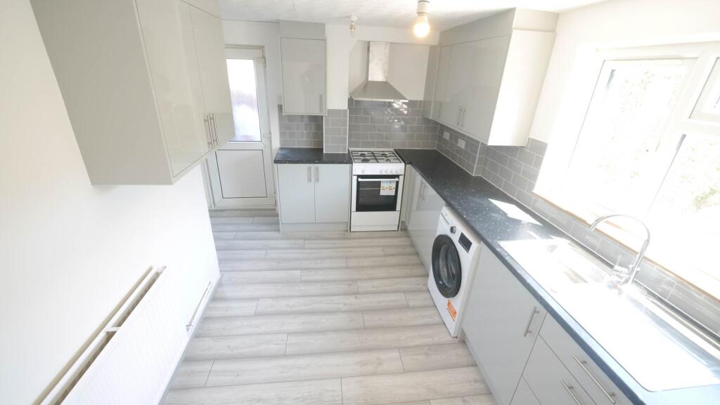 House in Hatfield, Roe Green - View 4