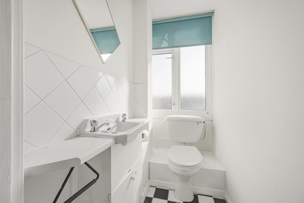 Apartment in Slough - More