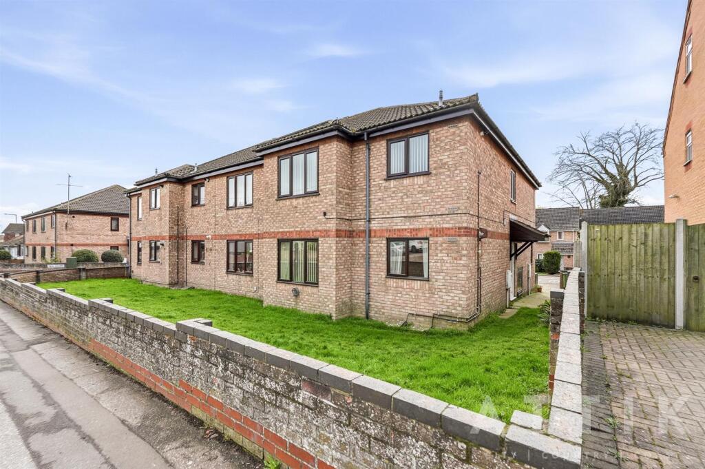 2-bed flat on Fen Court, Long Road, Lowestoft, £130,000