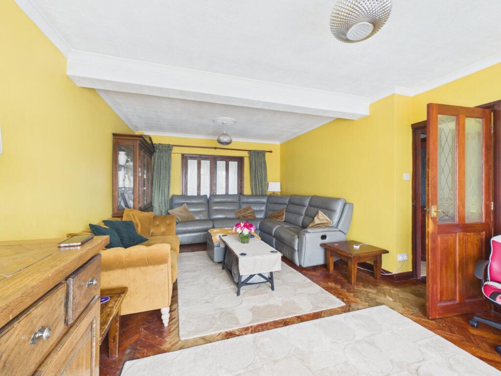 House in Slough - View 2