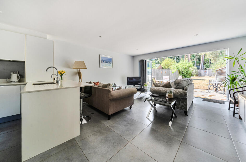 House in Slough - View 3