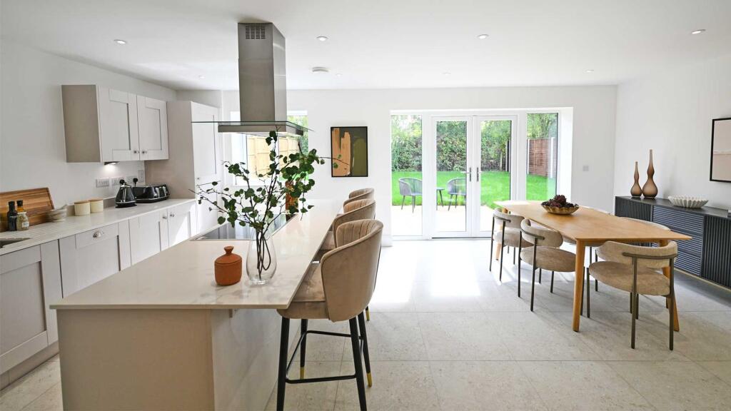 House in Worcester - View 2