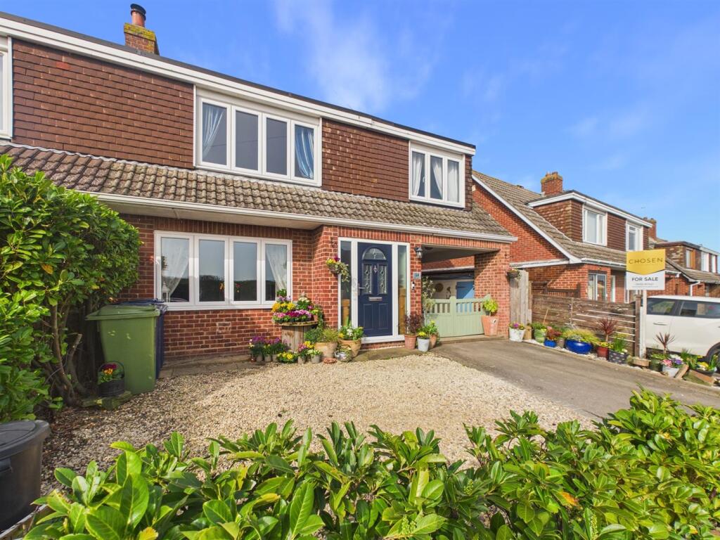 4-bed semi-detached on Oldbury Orchard, Churchdown, Gloucester, £460,000