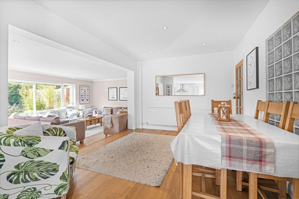 House in Twickenham - More