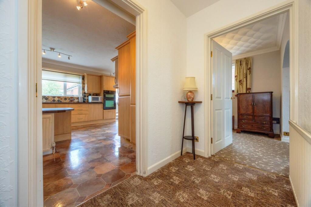 House in Barnsley, Birdwell - More