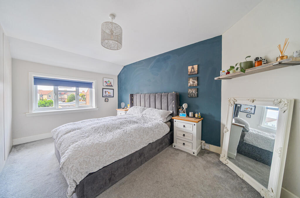 House in Worthing, Broadwater - More