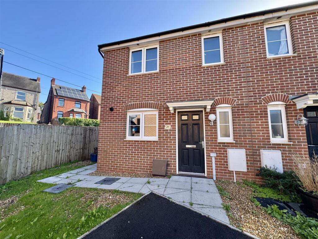Main image of property: Obama Grove, Rogerstone, Newport