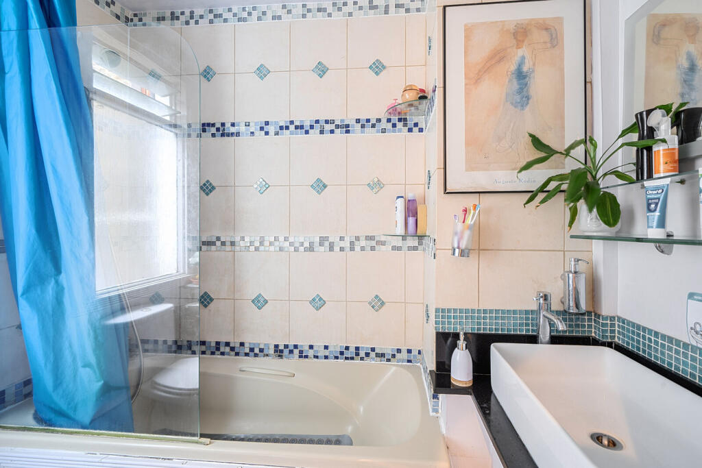 Apartment in London, Kensal Town, Maida Hill - View 2