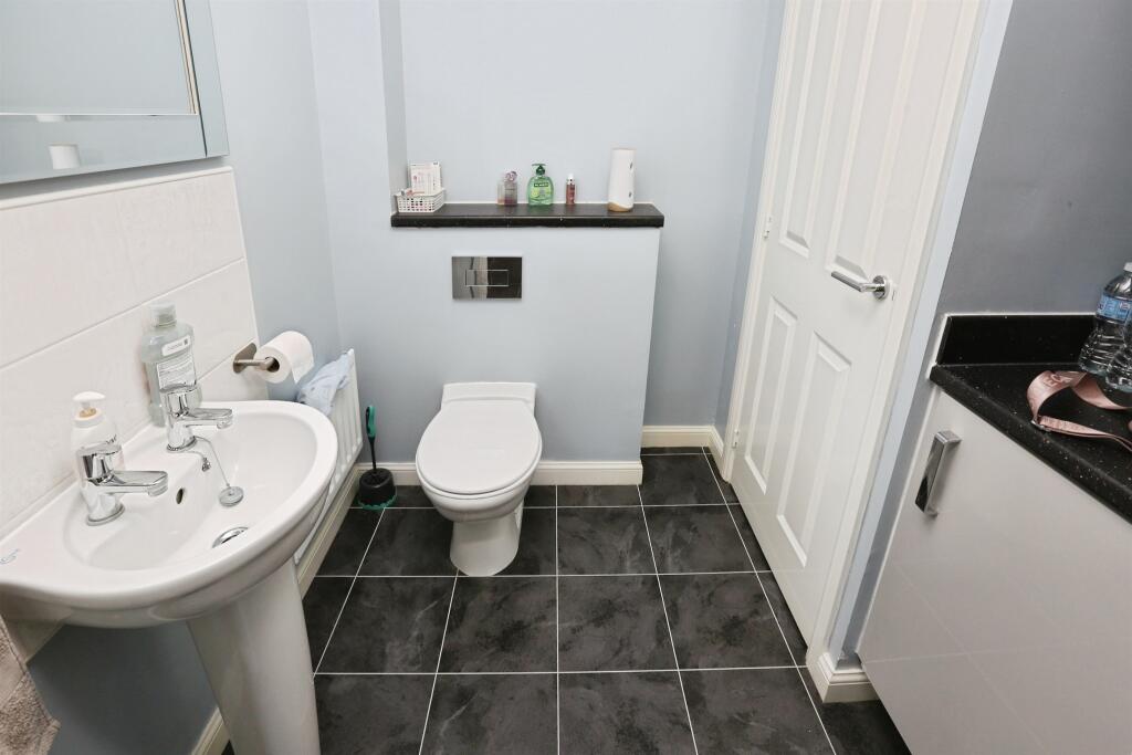 Judges Gully Close, Bishopstoke, Eastleigh photo 3