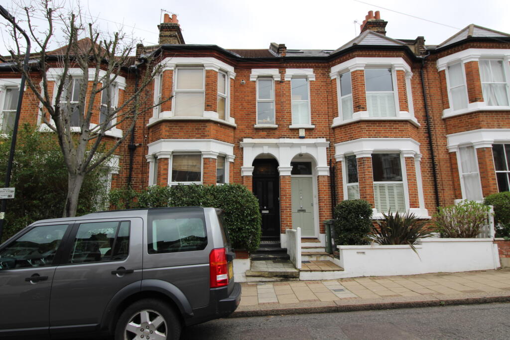 Main image of property: 2 Bed Garden apartment,Brayburne Avenue