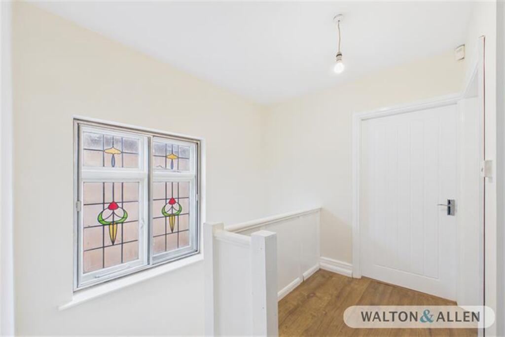 Main image of property: Valley Road, Nottingham, NG5