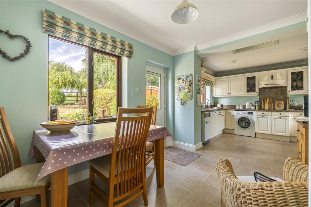 School Close, Keevil photo 5