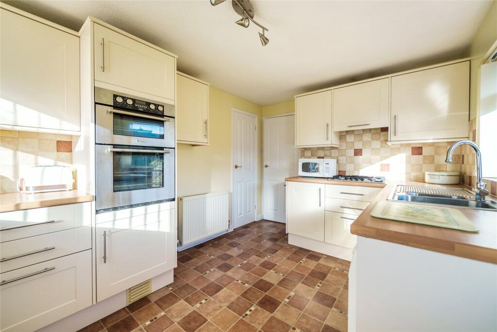 Linscott Crescent, West Yelland, Barnstaple, Devon, EX31 photo 3