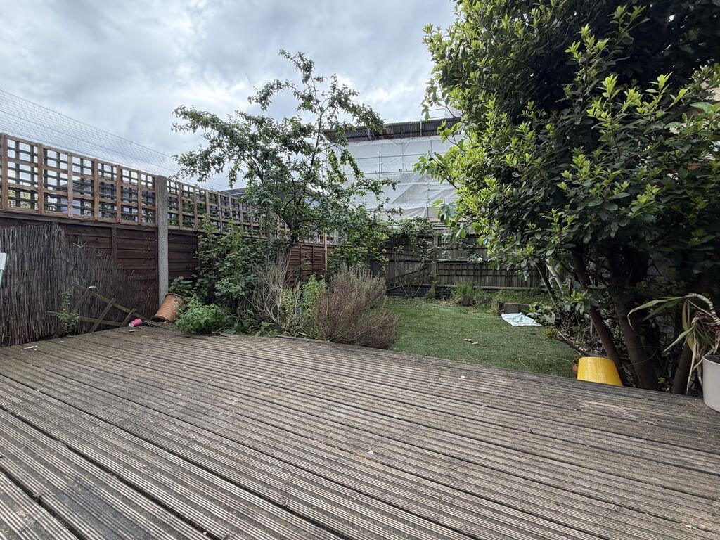 1 bedroom house share for rent
