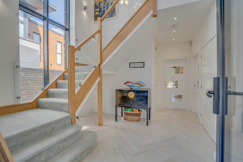 House in Eastleigh, Hamble-le-Rice - View 5