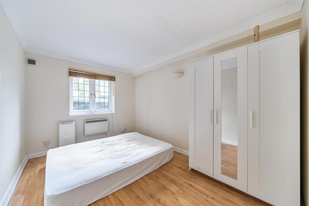 Apartment in Kingston upon Thames - View 4