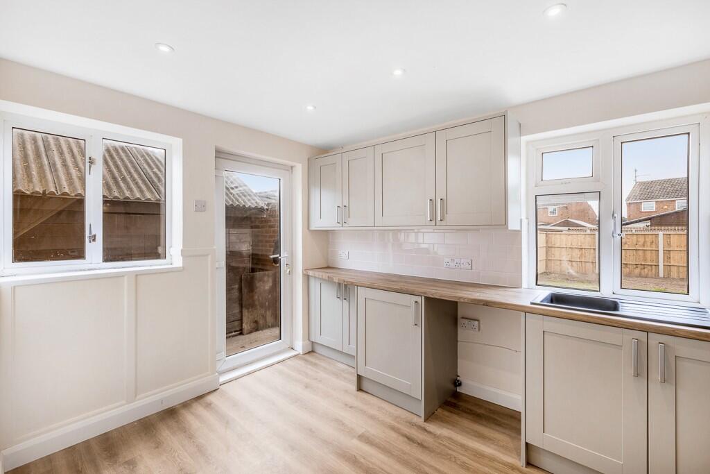 Woad Farm Road, Boston, Lincolnshire, PE210EY photo 3