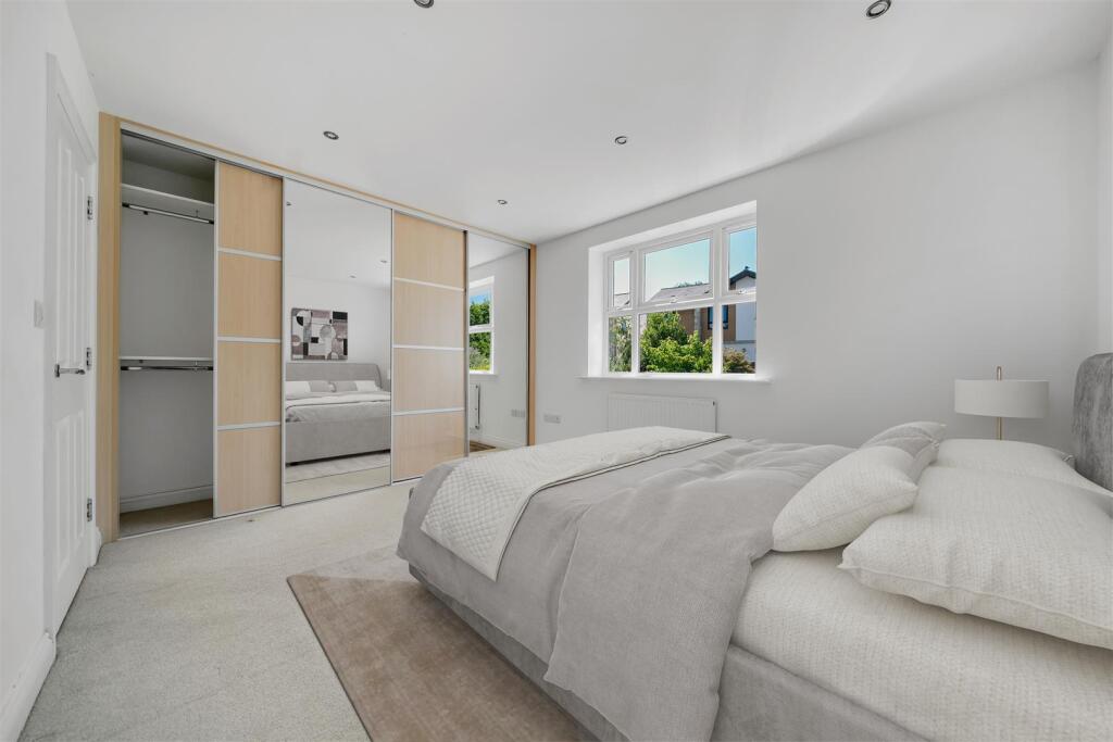 Osborne Road, Swanage - More