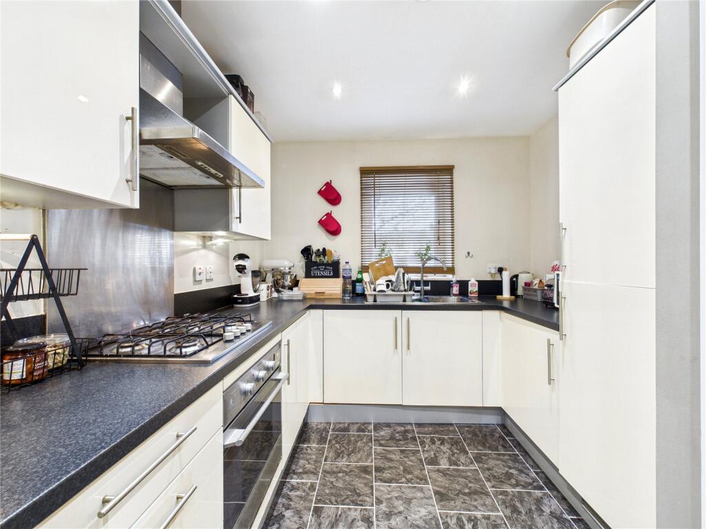 Main image of property: Chelmer Road, Chelmsford, Essex, CM2
