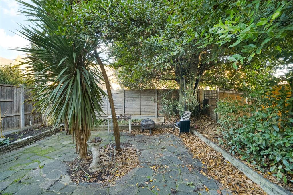 Pretoria Avenue, Walthamstow, London, E17 - View 3