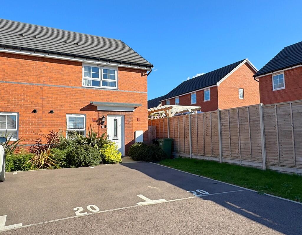 3-bed terraced on Herrick Vale, Ledbury, £75,000