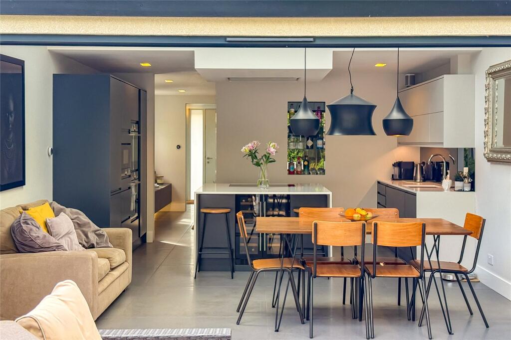 House in Harpenden, Roundwood - View 3