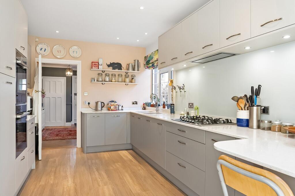 House in Elmbridge, Molesey - View 4