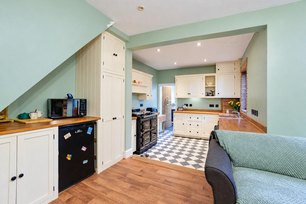 20 Cornwall Road, Felixstowe photo 3