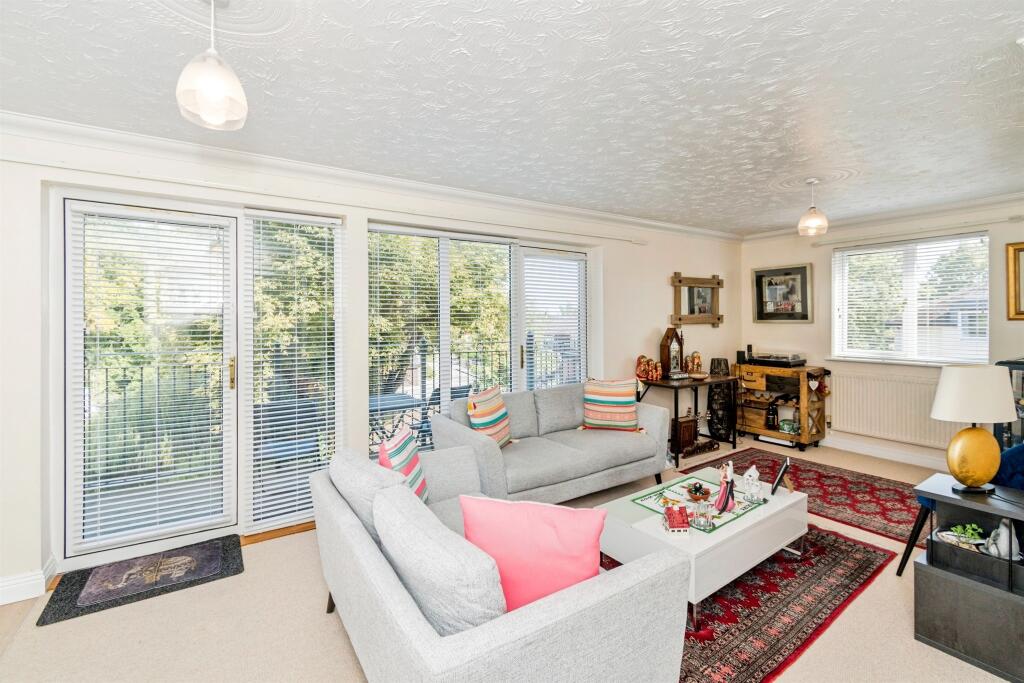 Apartment in Southampton - View 4