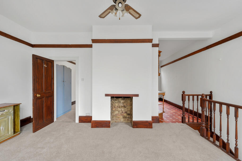 Apartment in London, South Wimbledon, Merton Park - View 3