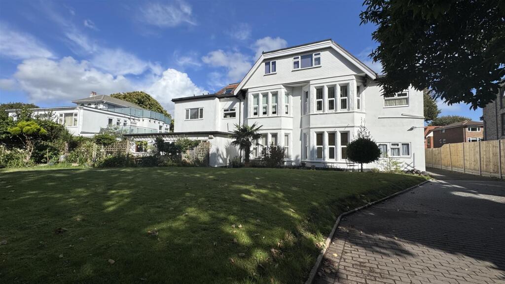 Main image of property: Wollstonecraft Road, Bournemouth