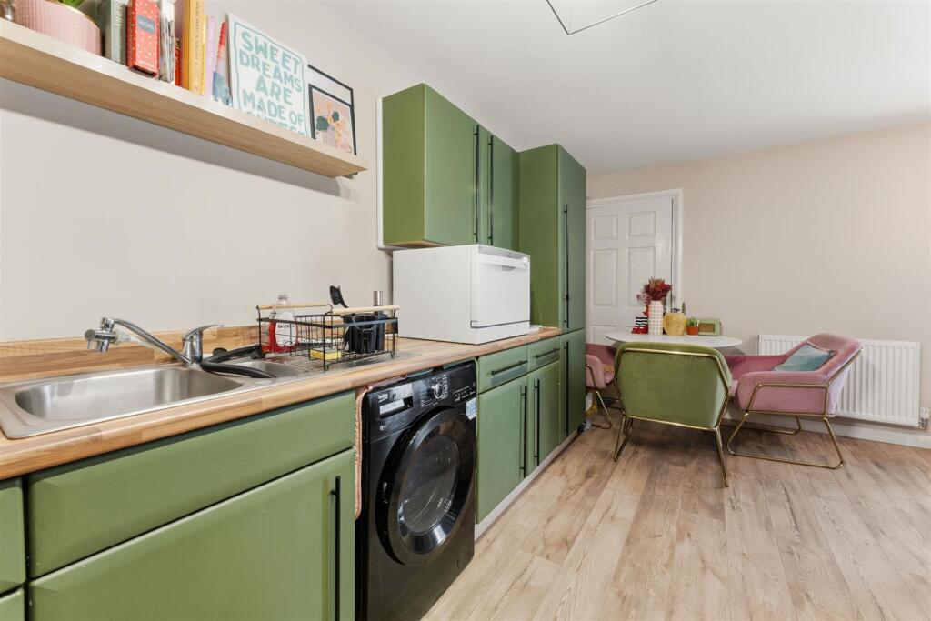 NN9, Arthur Nutt Court, Finedon - View 6