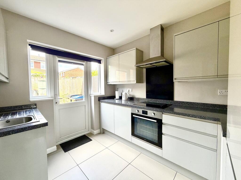 House in London, Royal Borough of Kingston upon Thames - More