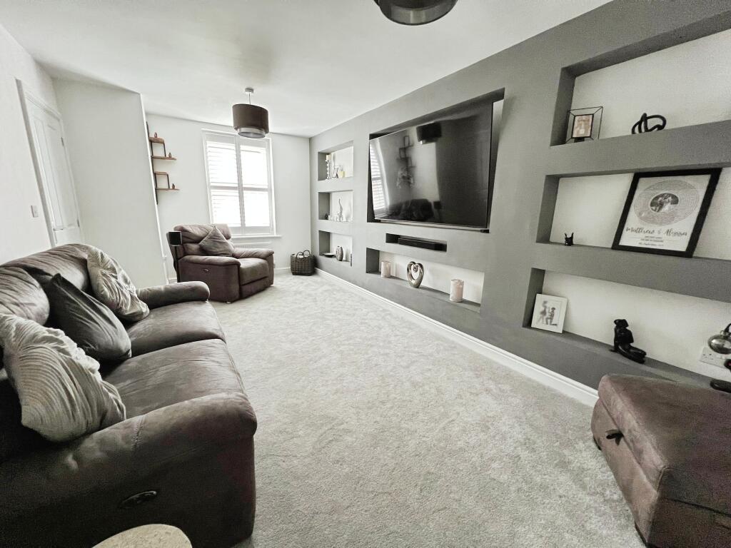 Primrose Drive, Tutbury, Burton-on-trent, DE13 photo 2