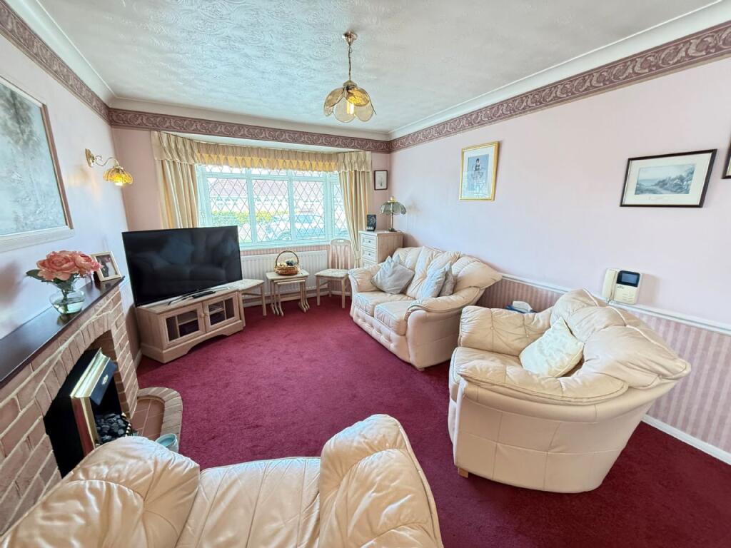 Buckfast Avenue, Kirby Cross photo 4