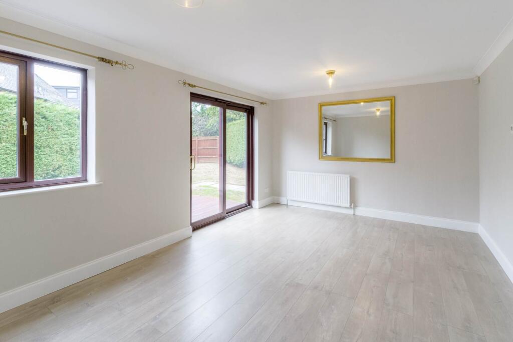 House in Milton Keynes, Willen, Campbell Park - More