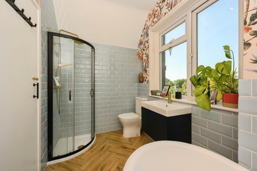 Apartment in Croydon - More