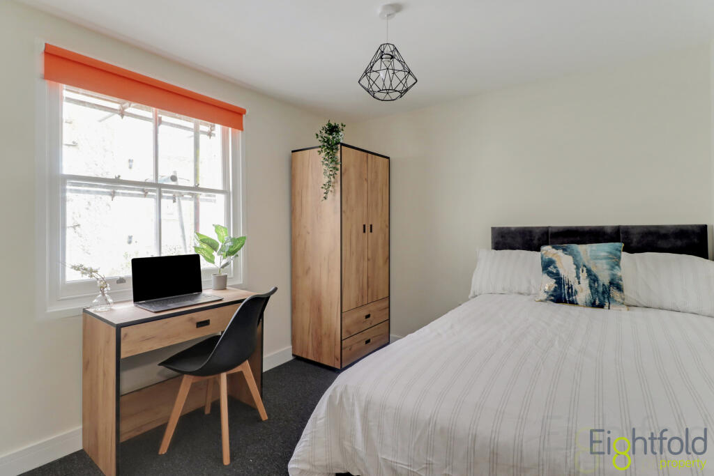 6 bedroom maisonette for rent
