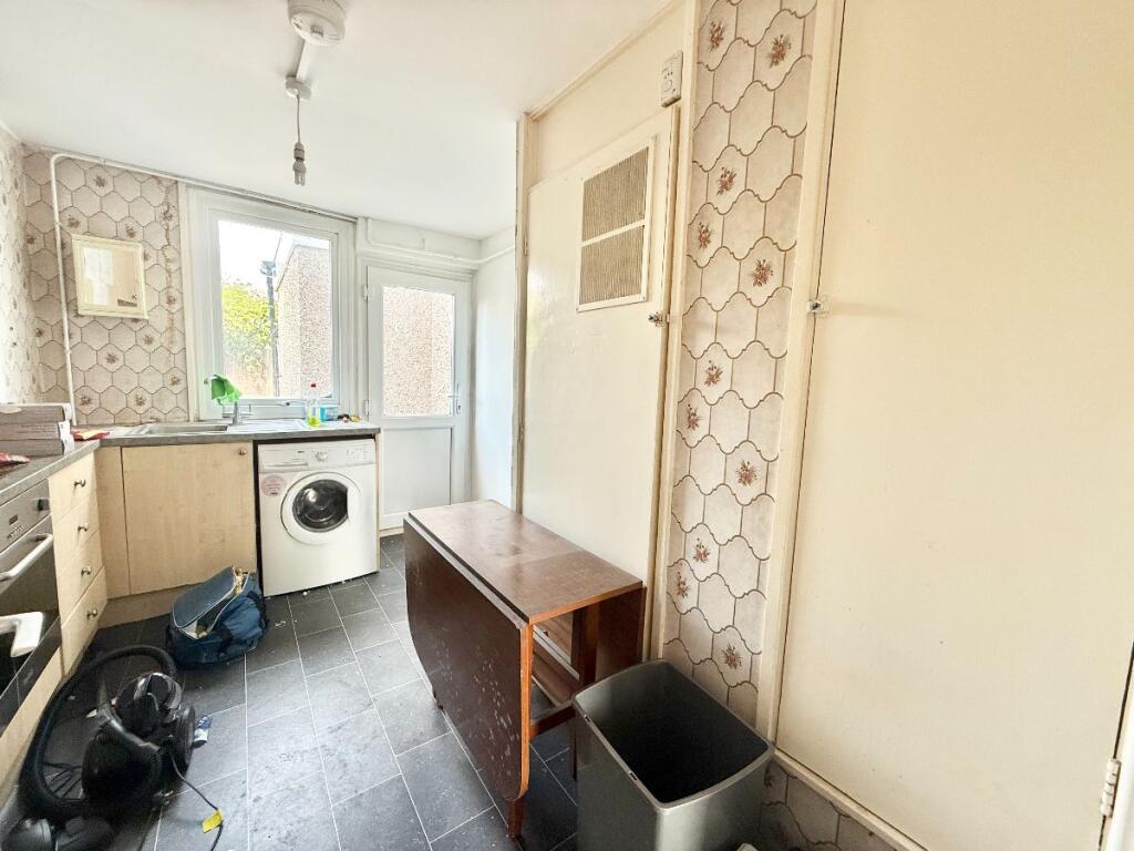 First Avenue, Canvey Island photo 3