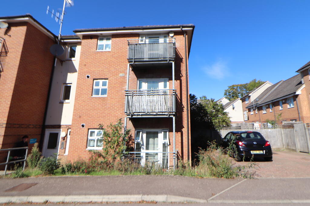 2-bed flat on Miller Way, Stevenage, Hertfordshire, £180,000